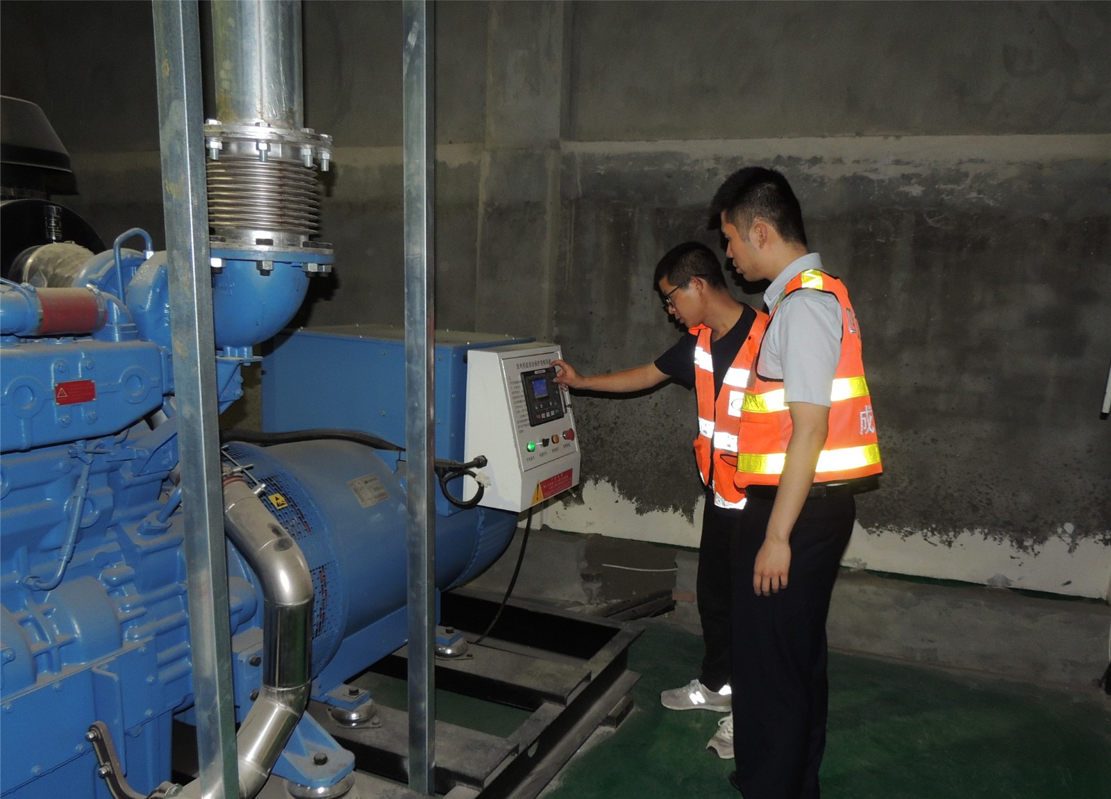 2020.5.25+张皓 唐杰 +成仁分公司做好汛期安全隐患自查工作 (2).jpg 2020.5.25+张皓 唐杰 +成仁分公司做好汛期安全隐患自查工作 (2).jpg